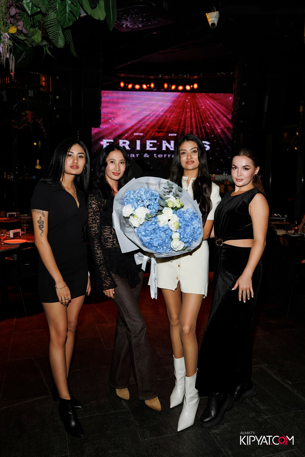 FRIENDS BAR & TERRACE. КИПЯТКОМ АЛМАТЫ! Фотосъемка мероприятий в Алматы