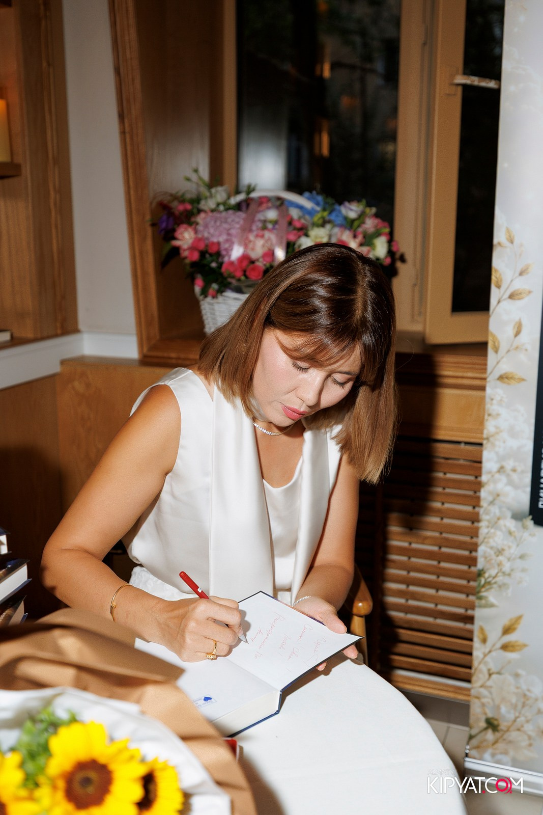 ПРЕЗЕНТАЦИЯ КНИГИ — КОРОТКИЙ ПУТЬ К ЧУДУ. КИПЯТКОМ АЛМАТЫ! Фотосъемка мероприятий в Алматы
