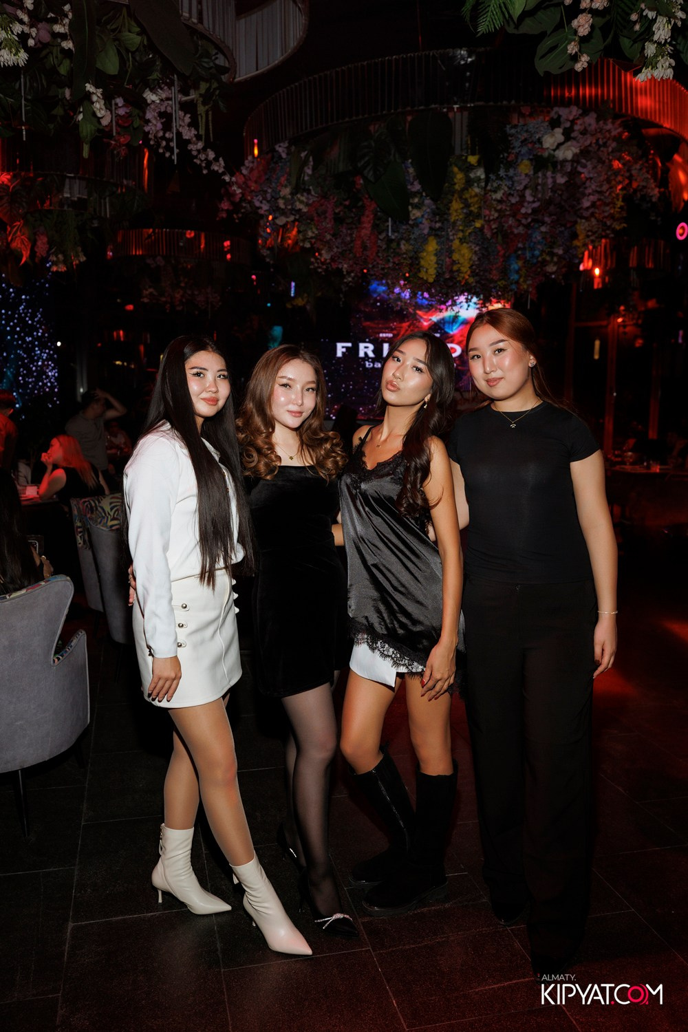 FRIENDS BAR & TERRACE. КИПЯТКОМ АЛМАТЫ! Фотосъемка мероприятий в Алматы