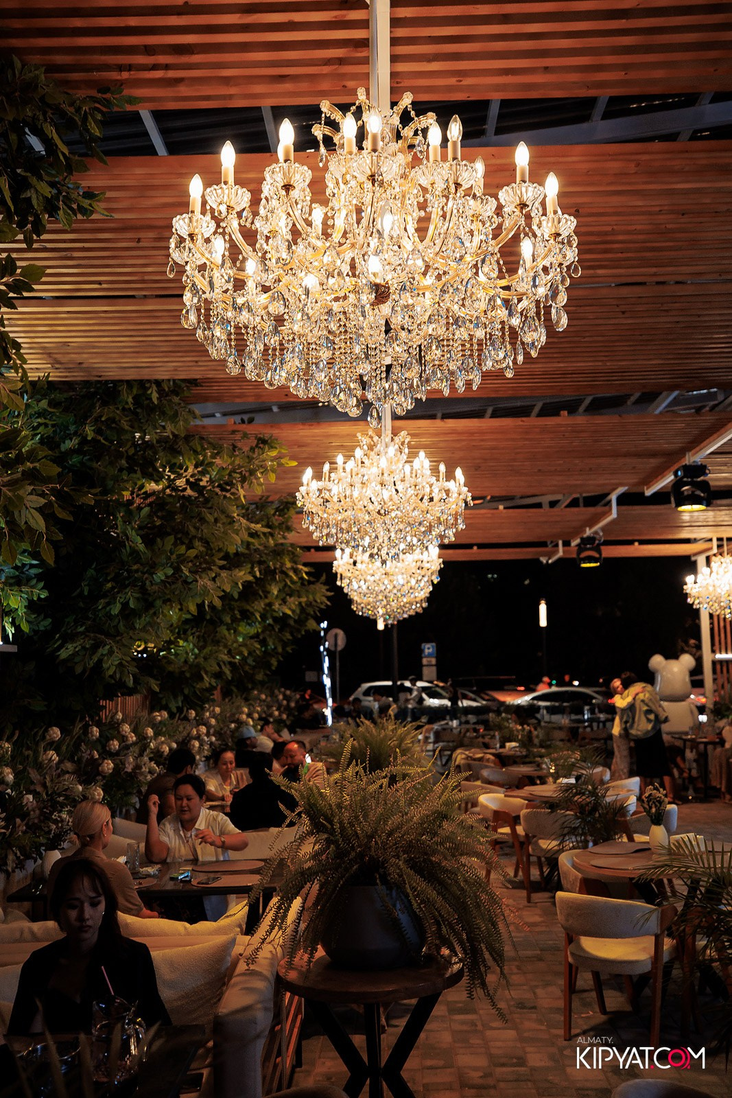 FRIENDS BAR & TERRACE. КИПЯТКОМ АЛМАТЫ!