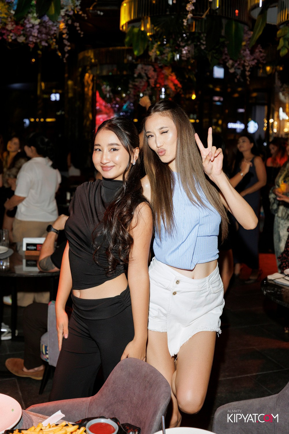 FRIENDS BAR & TERRACE. КИПЯТКОМ АЛМАТЫ! Фотосъемка мероприятий в Алматы