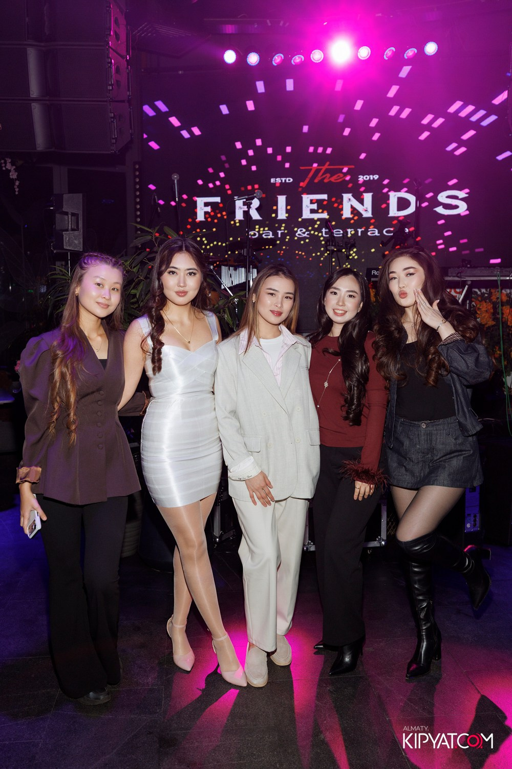 FRIENDS BAR & TERRACE. КИПЯТКОМ АЛМАТЫ! Фотосъемка мероприятий в Алматы