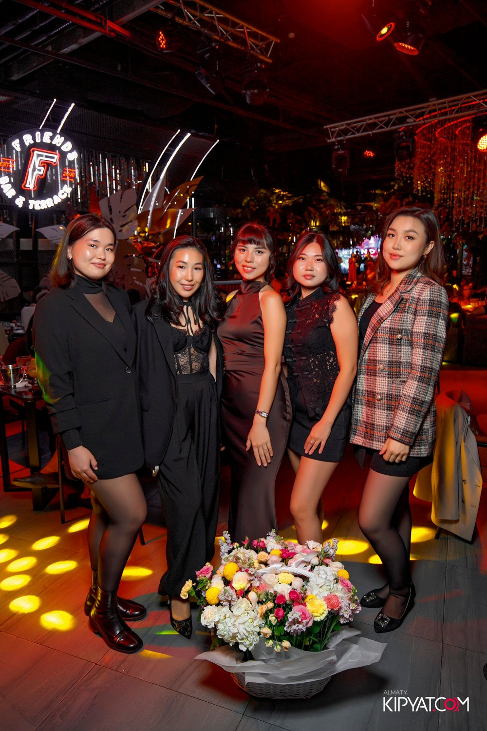 FRIENDS BAR & TERRACE. КИПЯТКОМ АЛМАТЫ! Фотосъемка мероприятий в Алматы