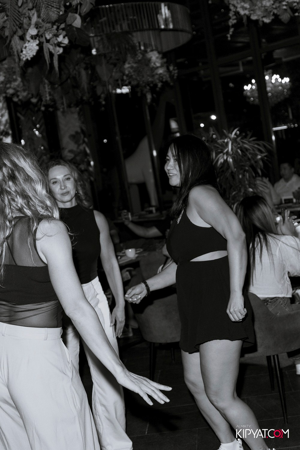FRIENDS BAR & TERRACE. КИПЯТКОМ АЛМАТЫ! Фотосъемка мероприятий в Алматы