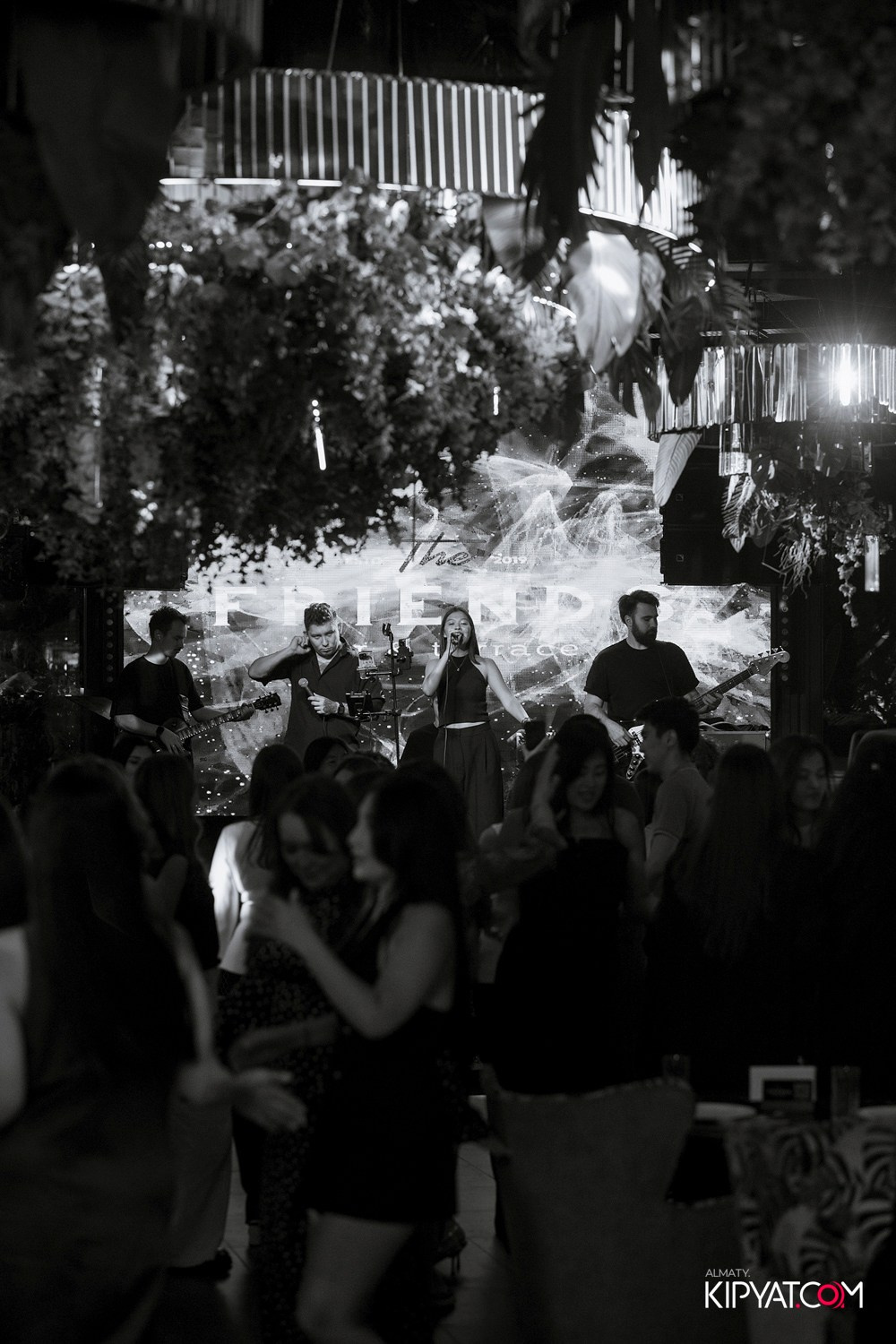 FRIENDS BAR & TERRACE. КИПЯТКОМ АЛМАТЫ! Фотосъемка мероприятий в Алматы