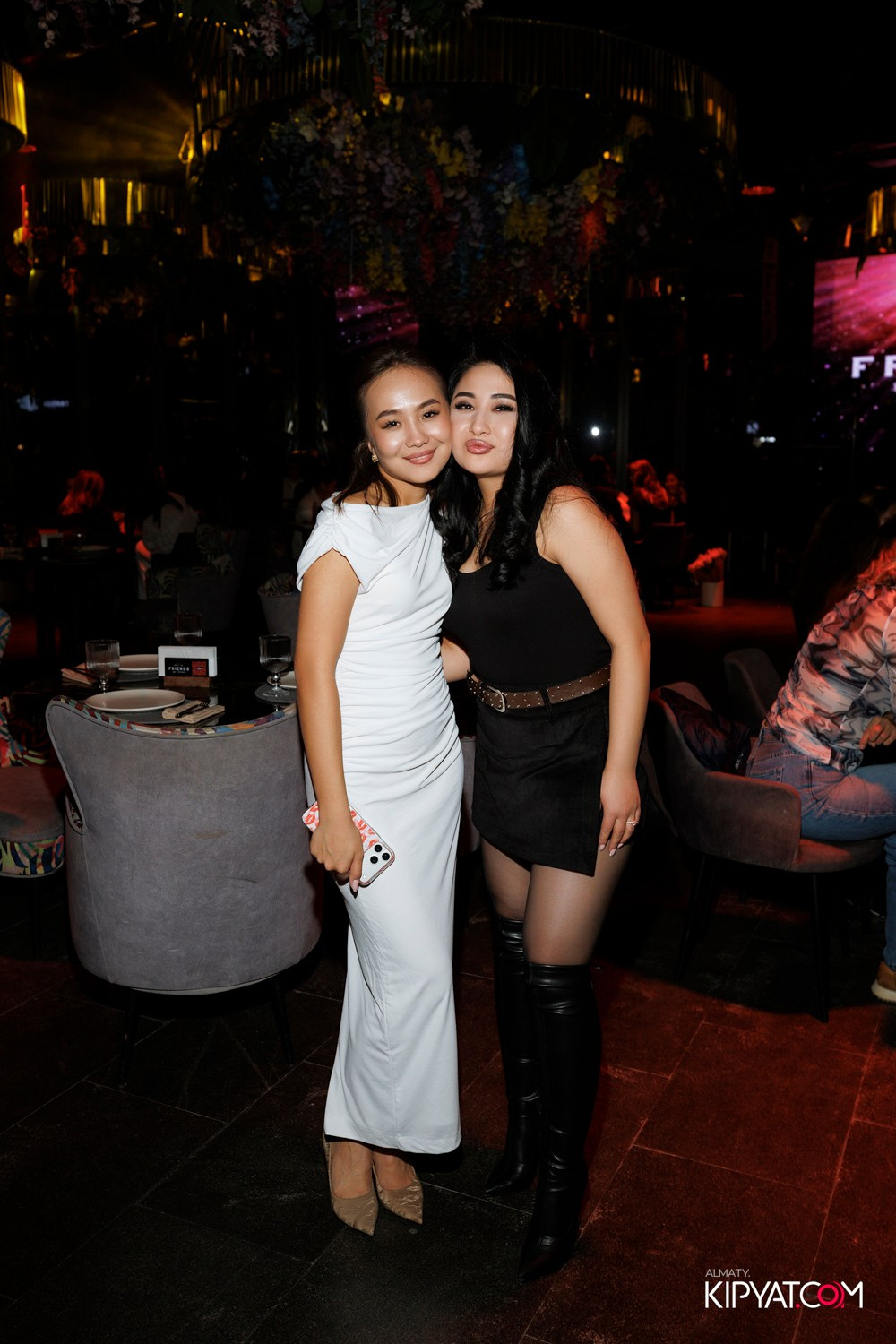 FRIENDS BAR & TERRACE. КИПЯТКОМ АЛМАТЫ! Фотосъемка мероприятий в Алматы