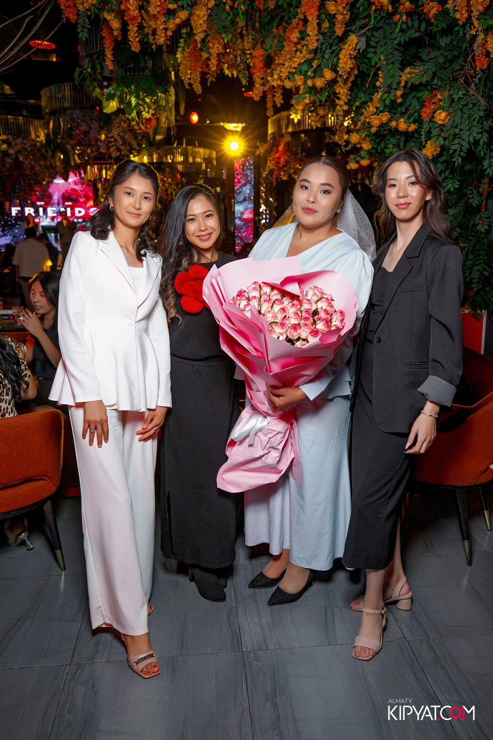 FRIENDS BAR & TERRACE. КИПЯТКОМ АЛМАТЫ! Фотосъемка мероприятий в Алматы