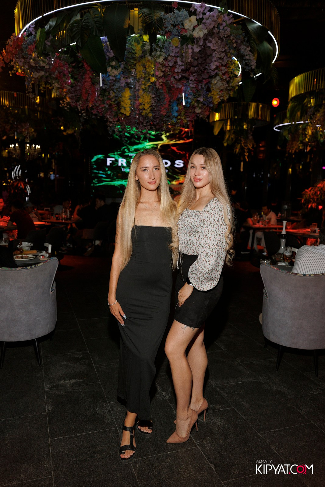 FRIENDS BAR & TERRACE. КИПЯТКОМ АЛМАТЫ! Фотосъемка мероприятий в Алматы