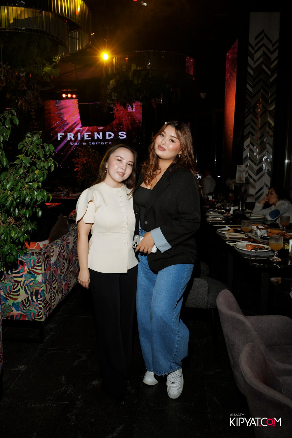 FRIENDS BAR & TERRACE. КИПЯТКОМ АЛМАТЫ! Фотосъемка мероприятий в Алматы