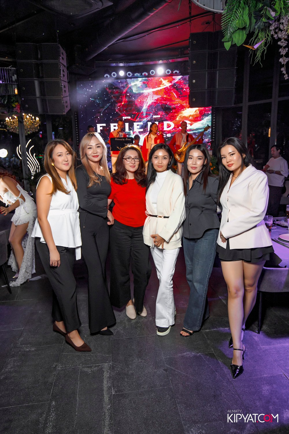 FRIENDS BAR & TERRACE. КИПЯТКОМ АЛМАТЫ! Фотосъемка мероприятий в Алматы