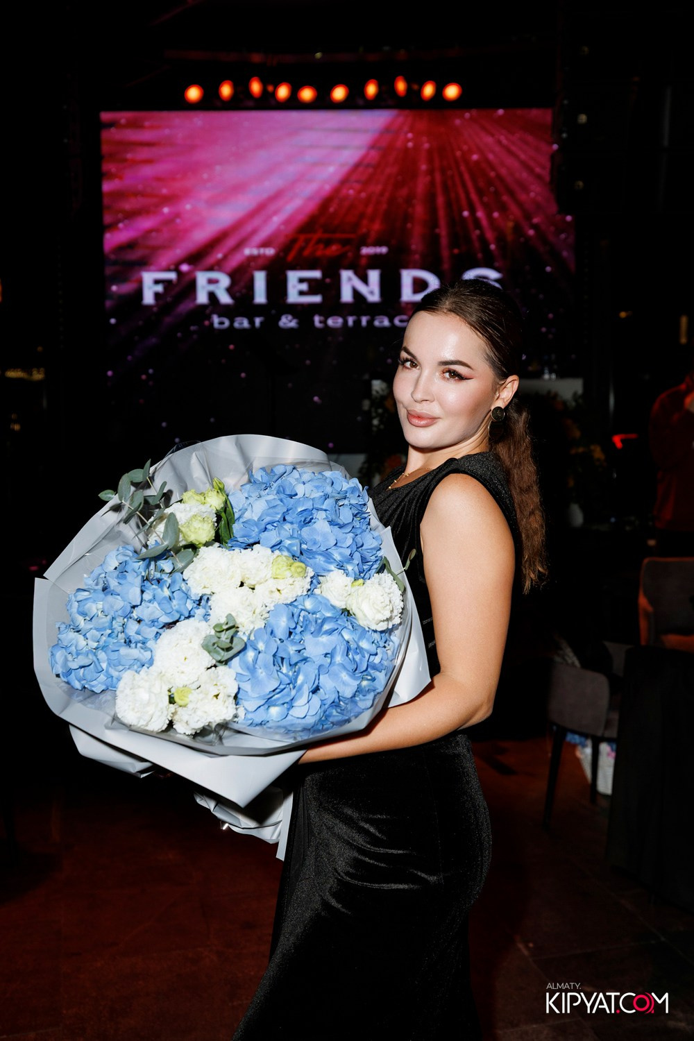 FRIENDS BAR & TERRACE. КИПЯТКОМ АЛМАТЫ! Фотосъемка мероприятий в Алматы