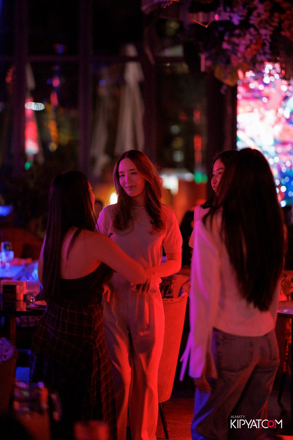 FRIENDS BAR & TERRACE. КИПЯТКОМ АЛМАТЫ! Фотосъемка мероприятий в Алматы
