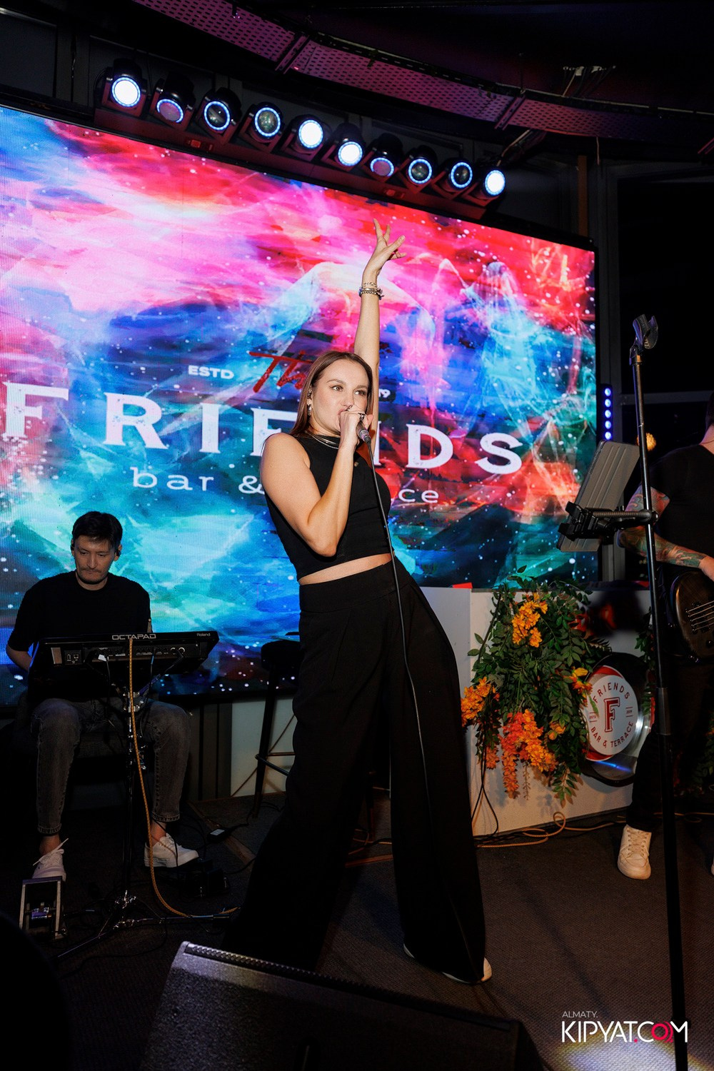 FRIENDS BAR & TERRACE. КИПЯТКОМ АЛМАТЫ! Фотосъемка мероприятий в Алматы