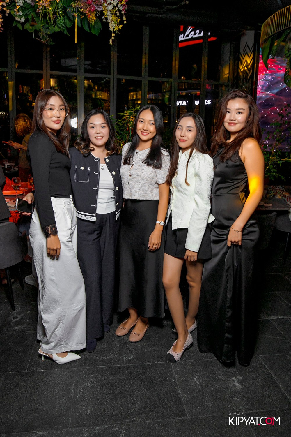 FRIENDS BAR & TERRACE. КИПЯТКОМ АЛМАТЫ! Фотосъемка мероприятий в Алматы