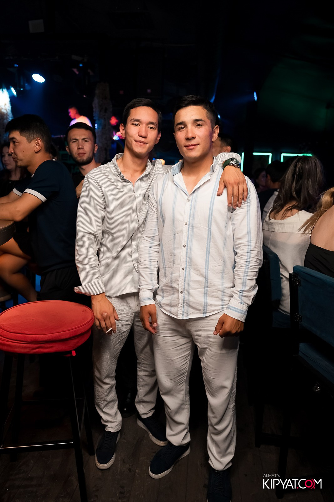 UYAT EMES BAR. КИПЯТКОМ АЛМАТЫ!