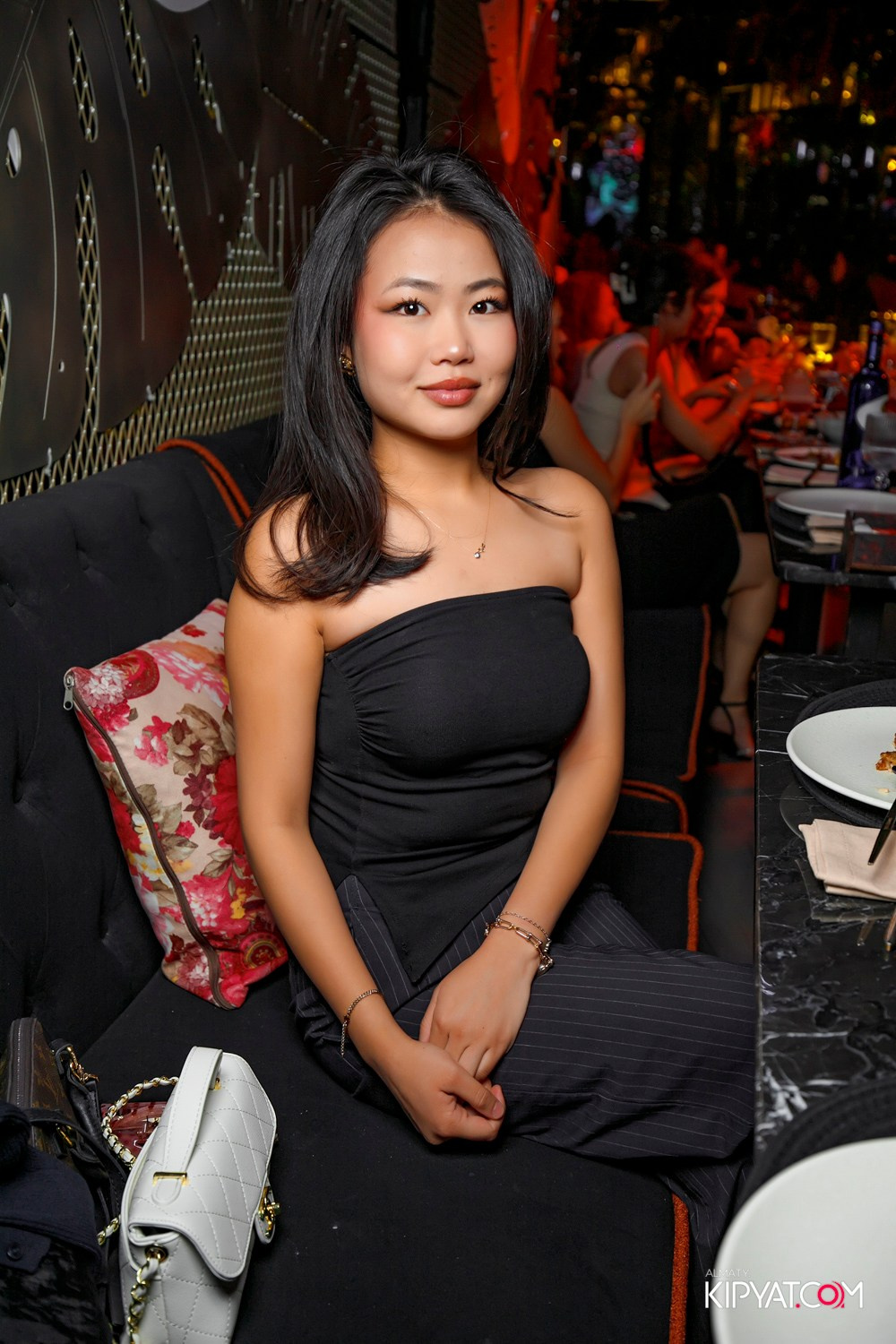 FRIENDS BAR & TERRACE. КИПЯТКОМ АЛМАТЫ! Фотосъемка мероприятий в Алматы