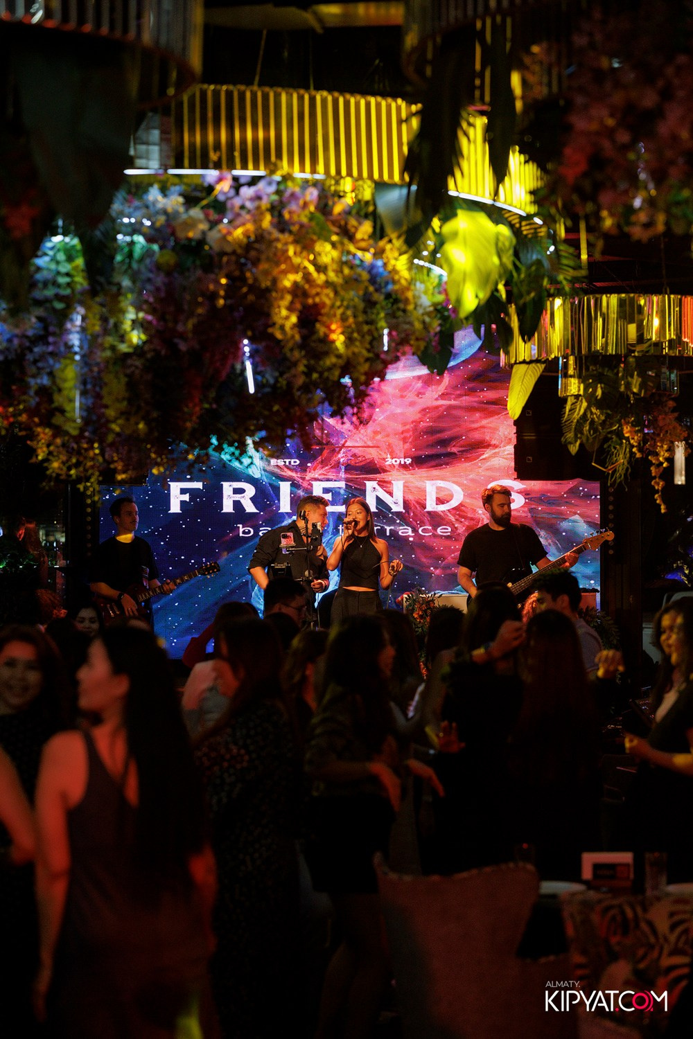 FRIENDS BAR & TERRACE. КИПЯТКОМ АЛМАТЫ! Фотосъемка мероприятий в Алматы