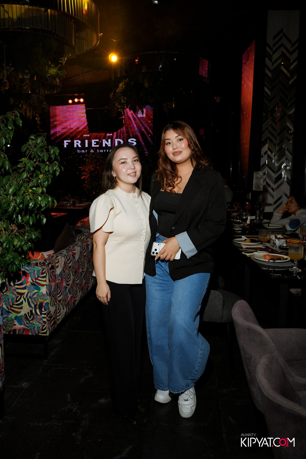 FRIENDS BAR & TERRACE. КИПЯТКОМ АЛМАТЫ! Фотосъемка мероприятий в Алматы