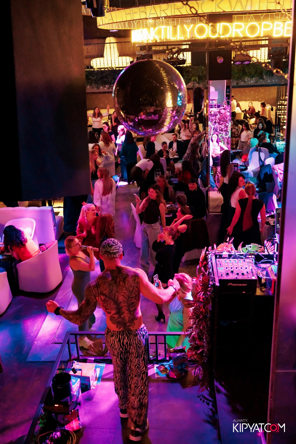 МУЗЫКАЛЬНОЕ ЛОТО В HIT RETRO. КИПЯТКОМ АЛМАТЫ! Фотосъемка мероприятий в Алматы