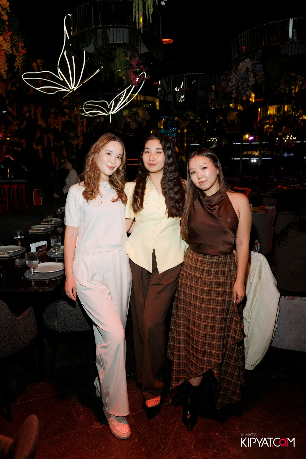 FRIENDS BAR & TERRACE. КИПЯТКОМ АЛМАТЫ! Фотосъемка мероприятий в Алматы