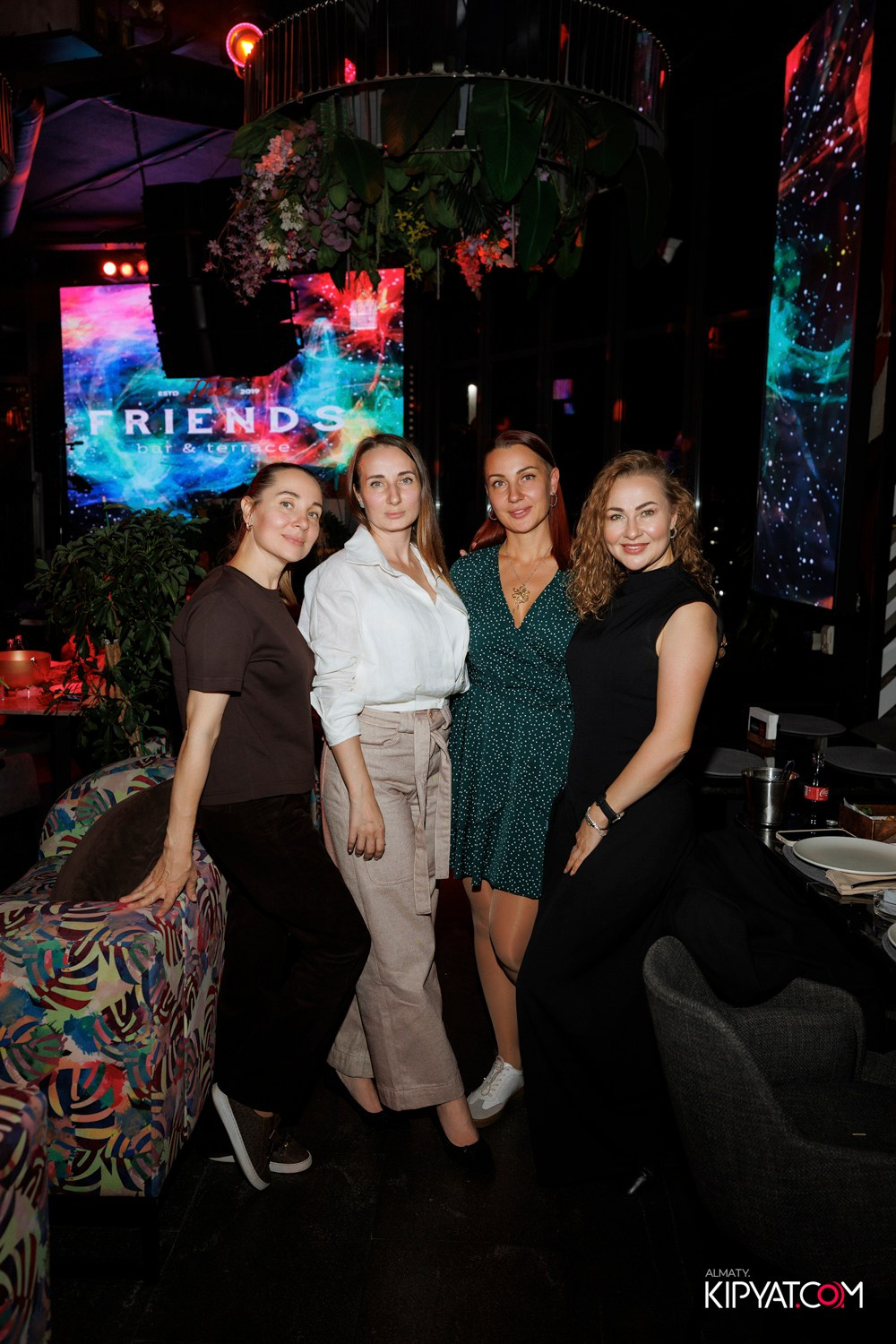 FRIENDS BAR & TERRACE. КИПЯТКОМ АЛМАТЫ! Фотосъемка мероприятий в Алматы