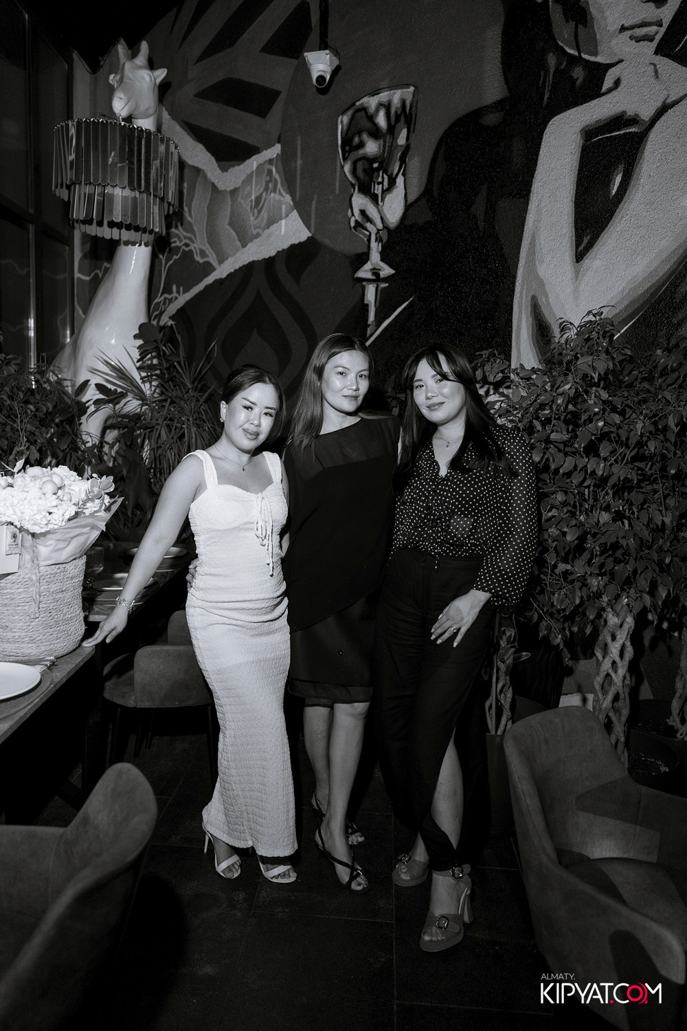 FRIENDS BAR & TERRACE. КИПЯТКОМ АЛМАТЫ! Фотосъемка мероприятий в Алматы