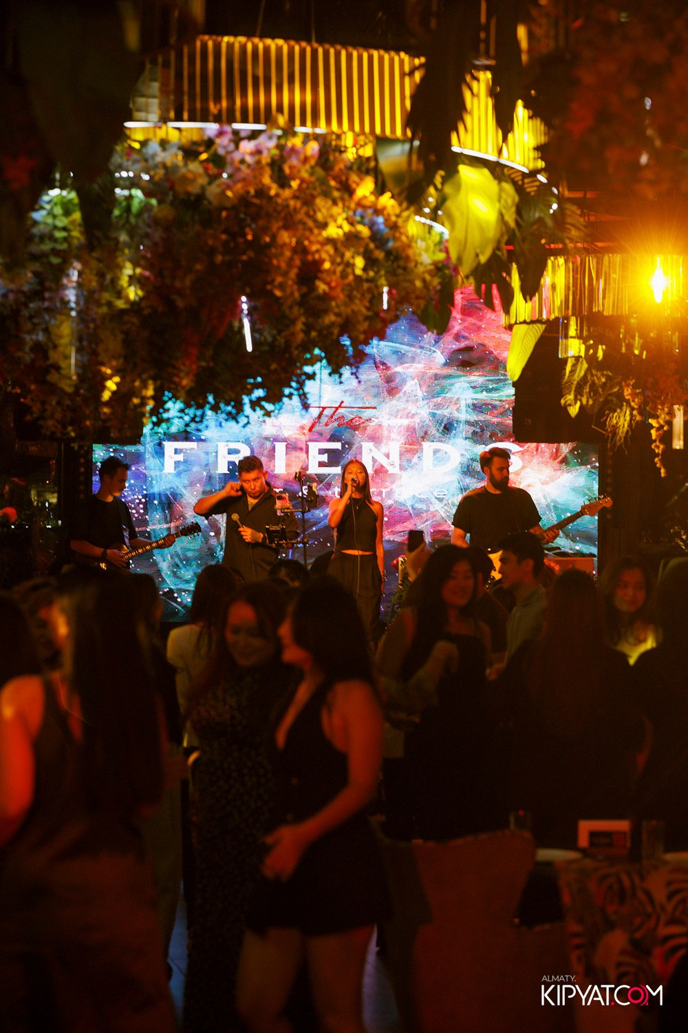 FRIENDS BAR & TERRACE. КИПЯТКОМ АЛМАТЫ! Фотосъемка мероприятий в Алматы