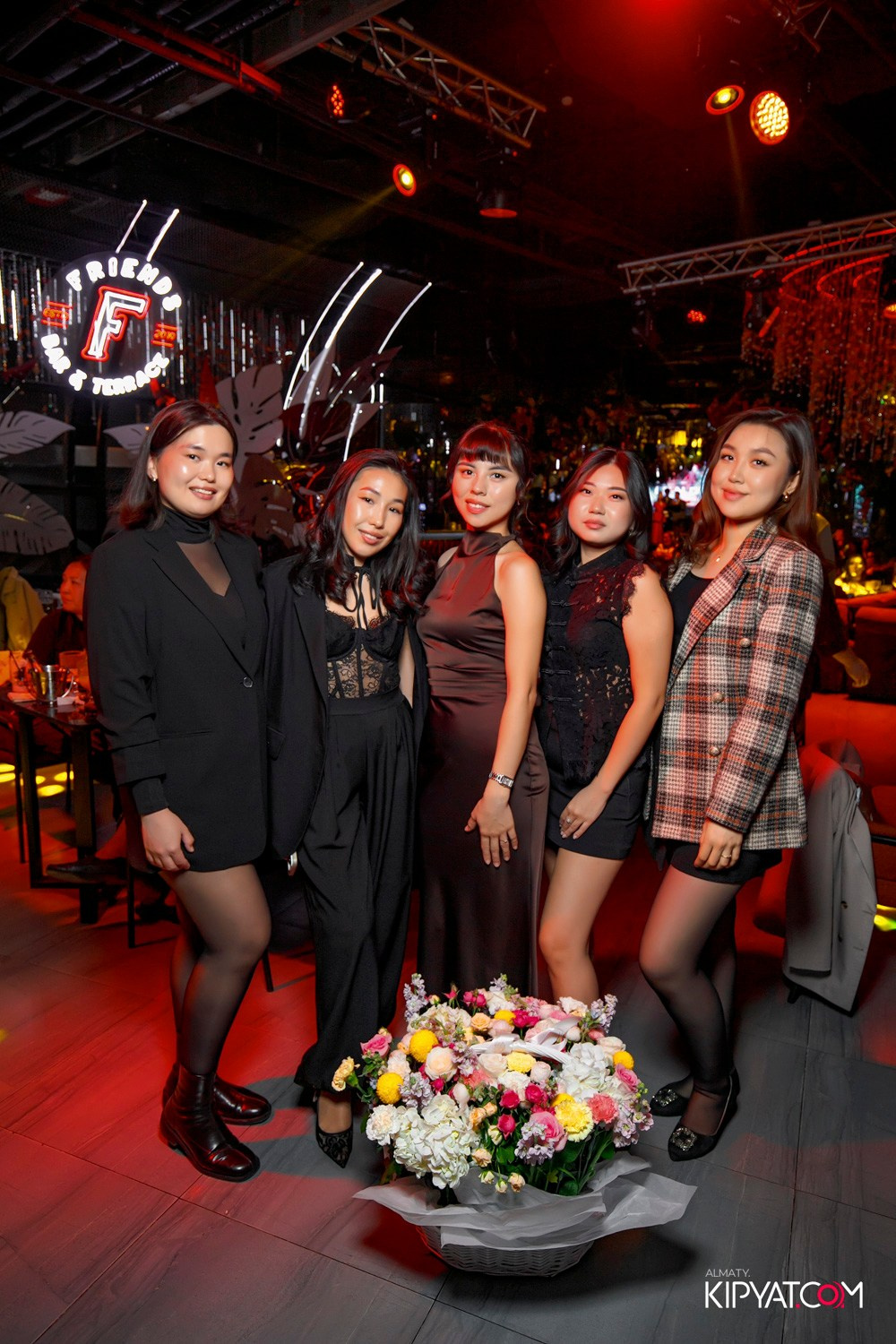 FRIENDS BAR & TERRACE. КИПЯТКОМ АЛМАТЫ! Фотосъемка мероприятий в Алматы