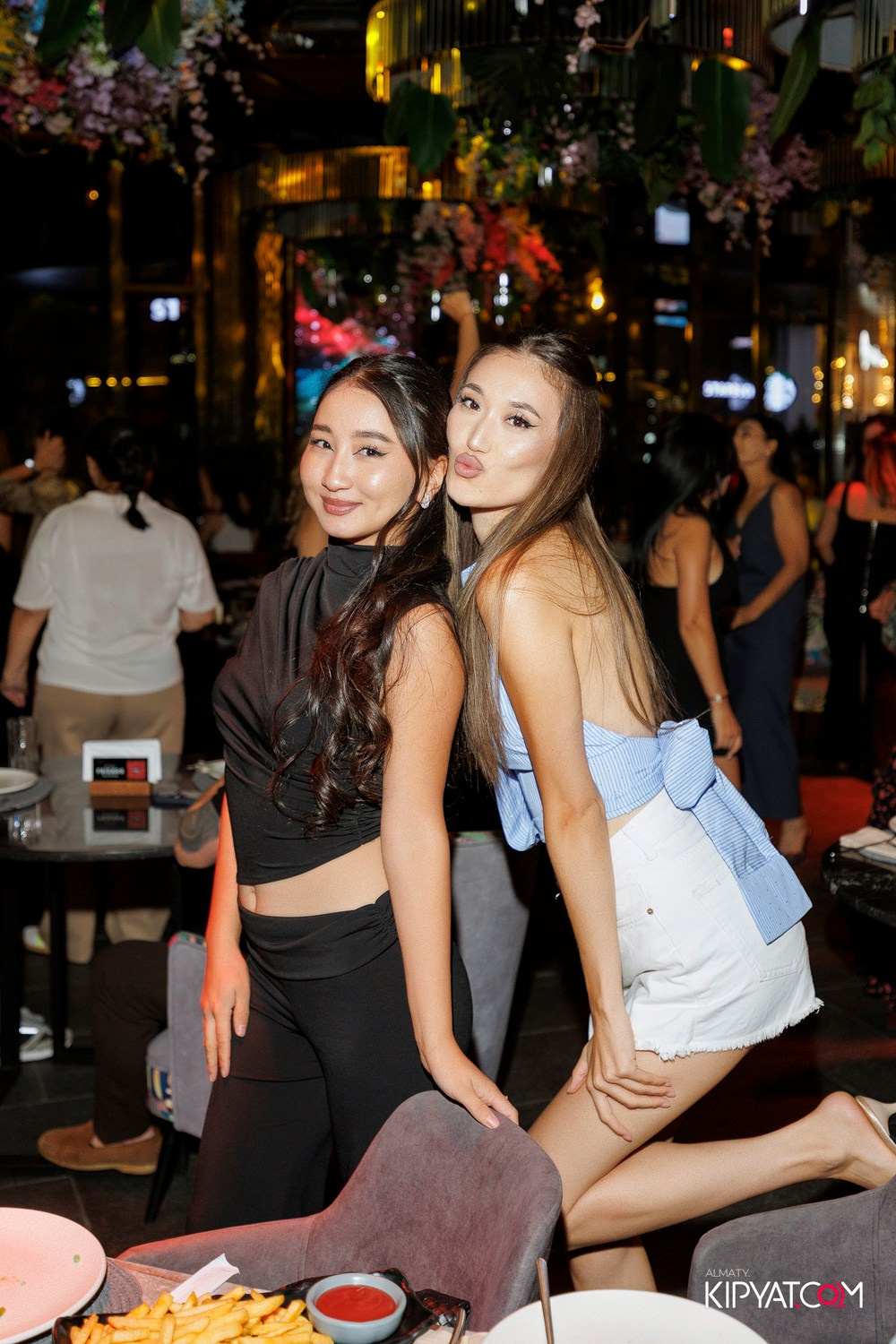 FRIENDS BAR & TERRACE. КИПЯТКОМ АЛМАТЫ! Фотосъемка мероприятий в Алматы