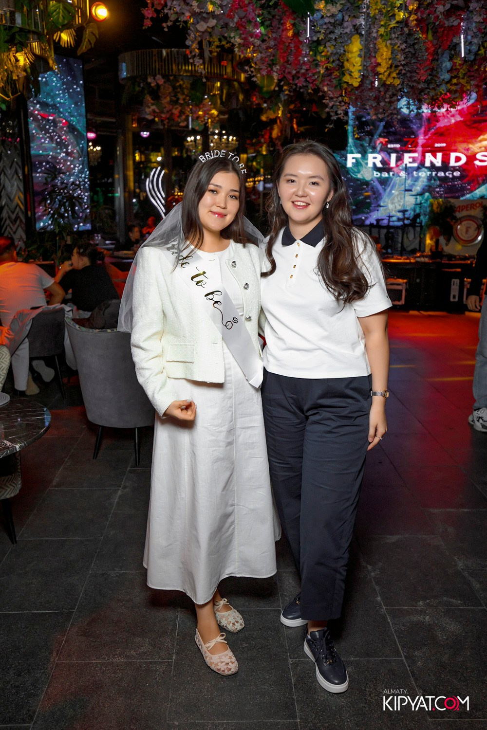 FRIENDS BAR & TERRACE. КИПЯТКОМ АЛМАТЫ! Фотосъемка мероприятий в Алматы