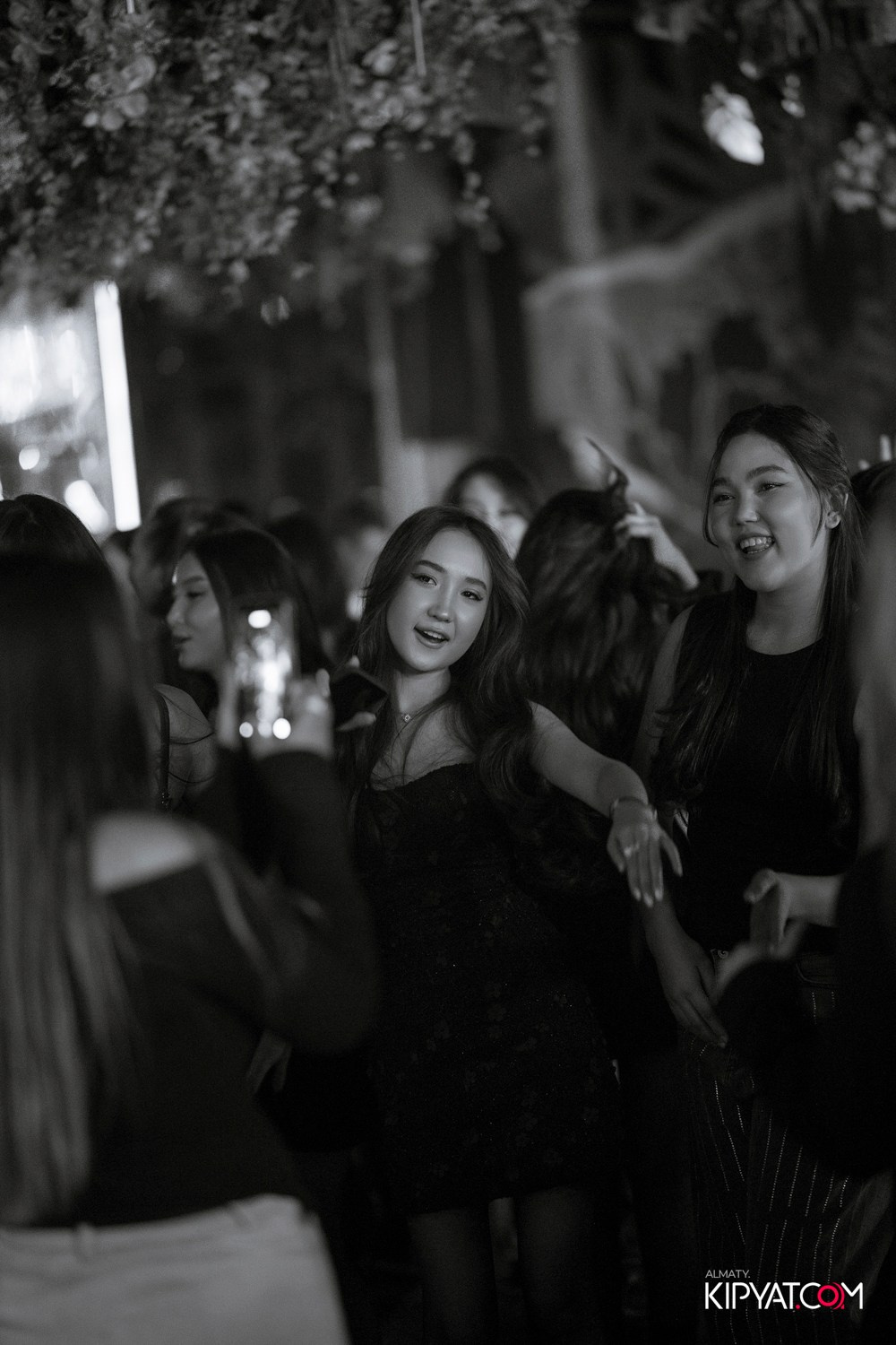 FRIENDS BAR & TERRACE. КИПЯТКОМ АЛМАТЫ! Фотосъемка мероприятий в Алматы