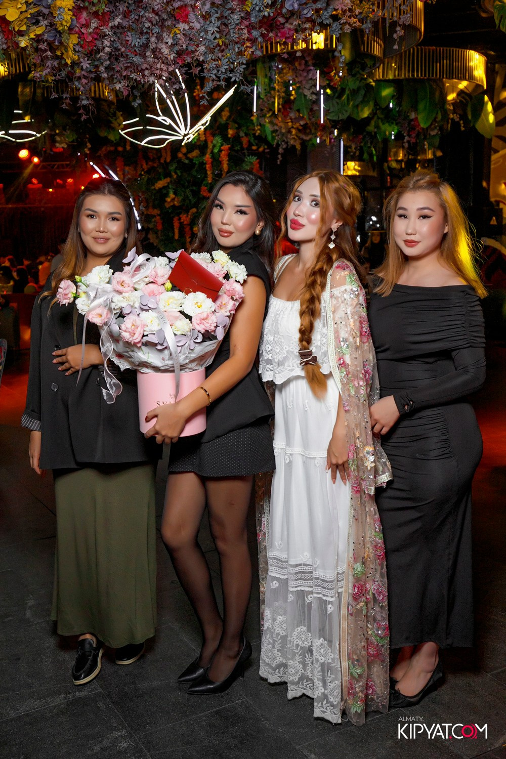 FRIENDS BAR & TERRACE. КИПЯТКОМ АЛМАТЫ! Фотосъемка мероприятий в Алматы