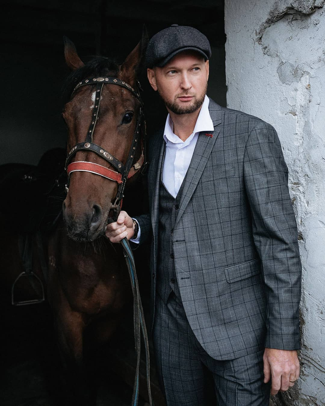 Острые козырьки. Анна Парсанова.ФОТОГРАФ