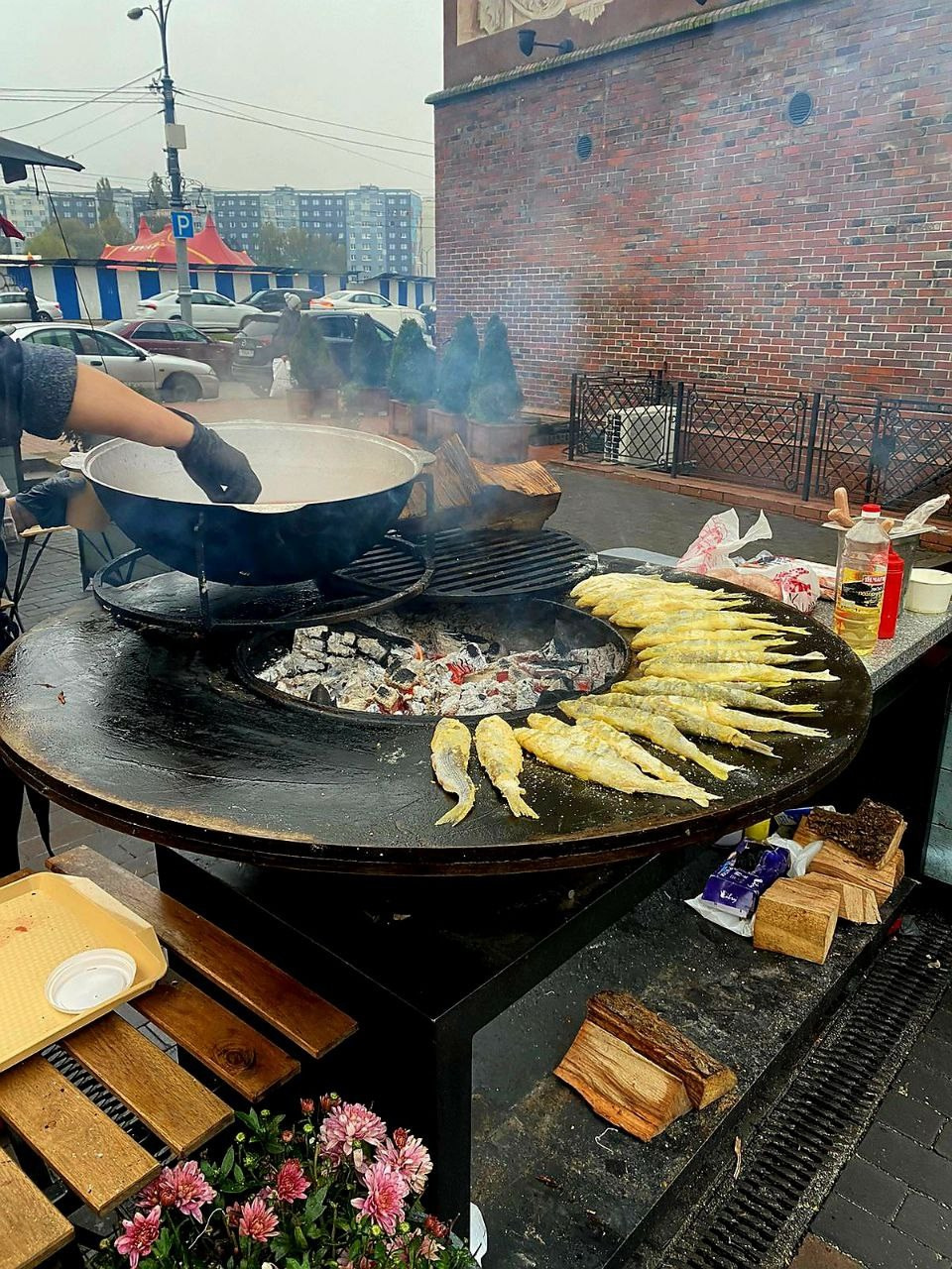 рыба на мангале, жареная рыба, обед в Рыбной деревне