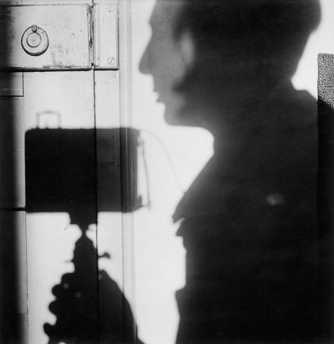 Андре Кертес — венгерский, французский и американский фотохудожник, один из крупнейших мастеров мировой фотографии.