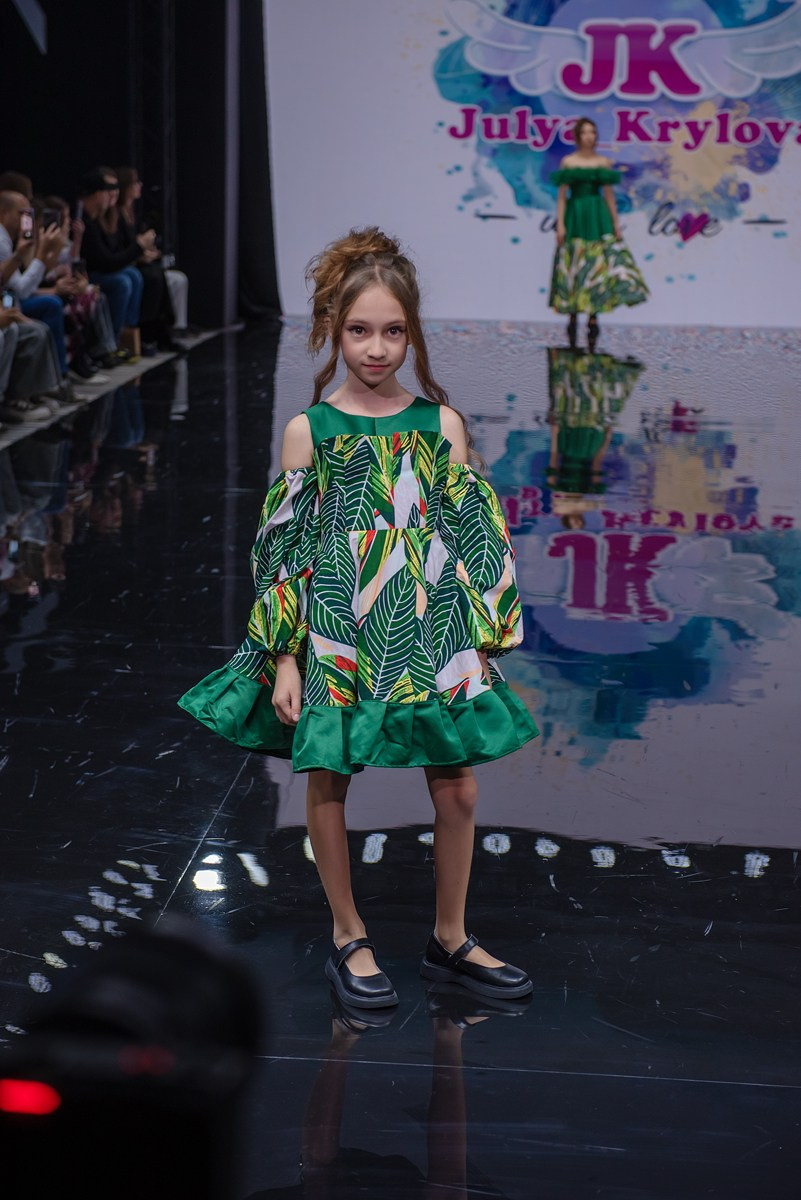 SochiFashionWeek2024 дизайнер Юлия Крылова. Семейный и коммерческий фотограф в Сочи Александр Бодунов