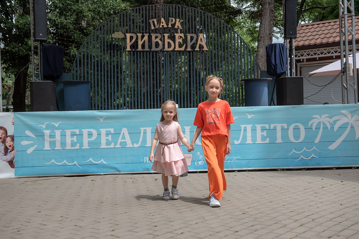 Парк Ривьера дефиле HAPPYkids. Семейный и коммерческий фотограф в Сочи Александр Бодунов
