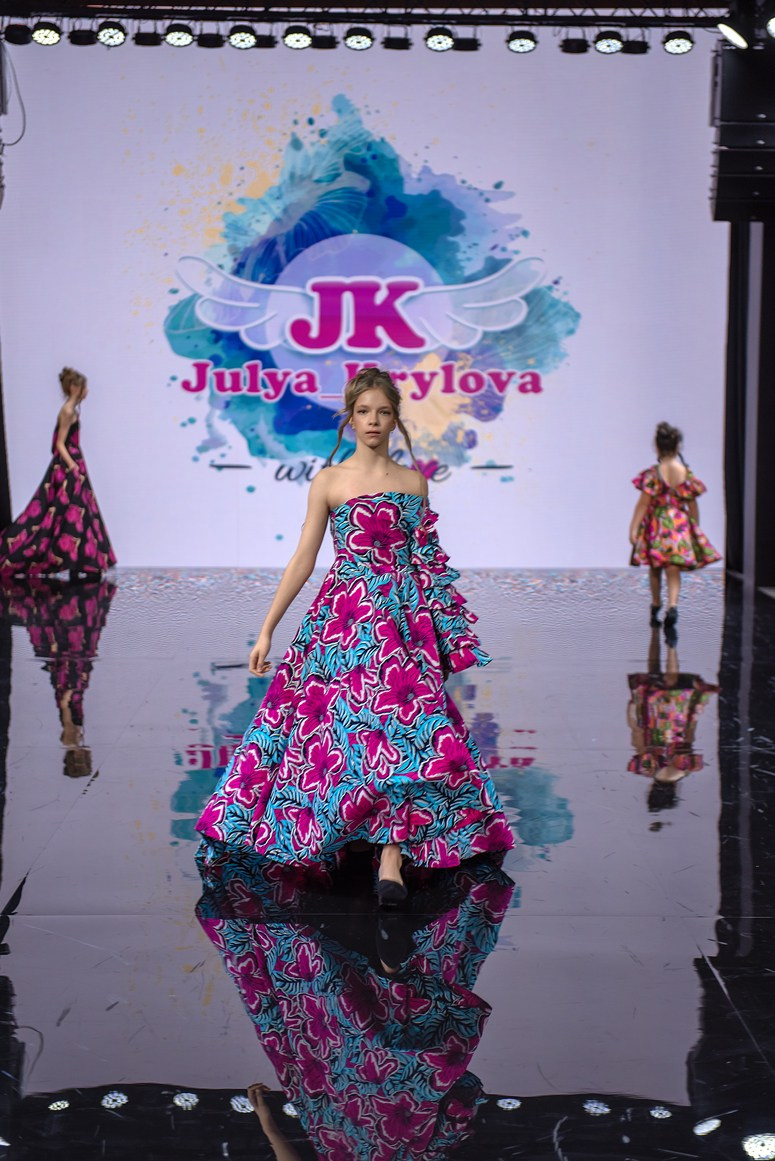 SochiFashionWeek2024 дизайнер Юлия Крылова. Семейный и коммерческий фотограф в Сочи Александр Бодунов
