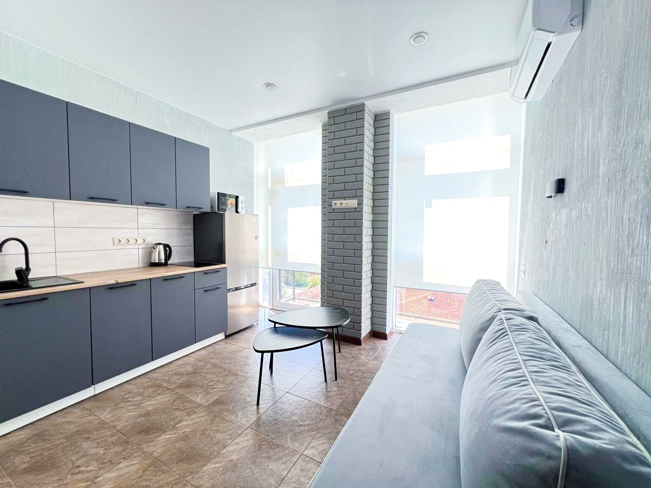 Классная двухуровневая квартира с потрясающим видом на город, со своей парковкой. Квартиры посуточно, длительно в Сочи, LARA APART GROUP