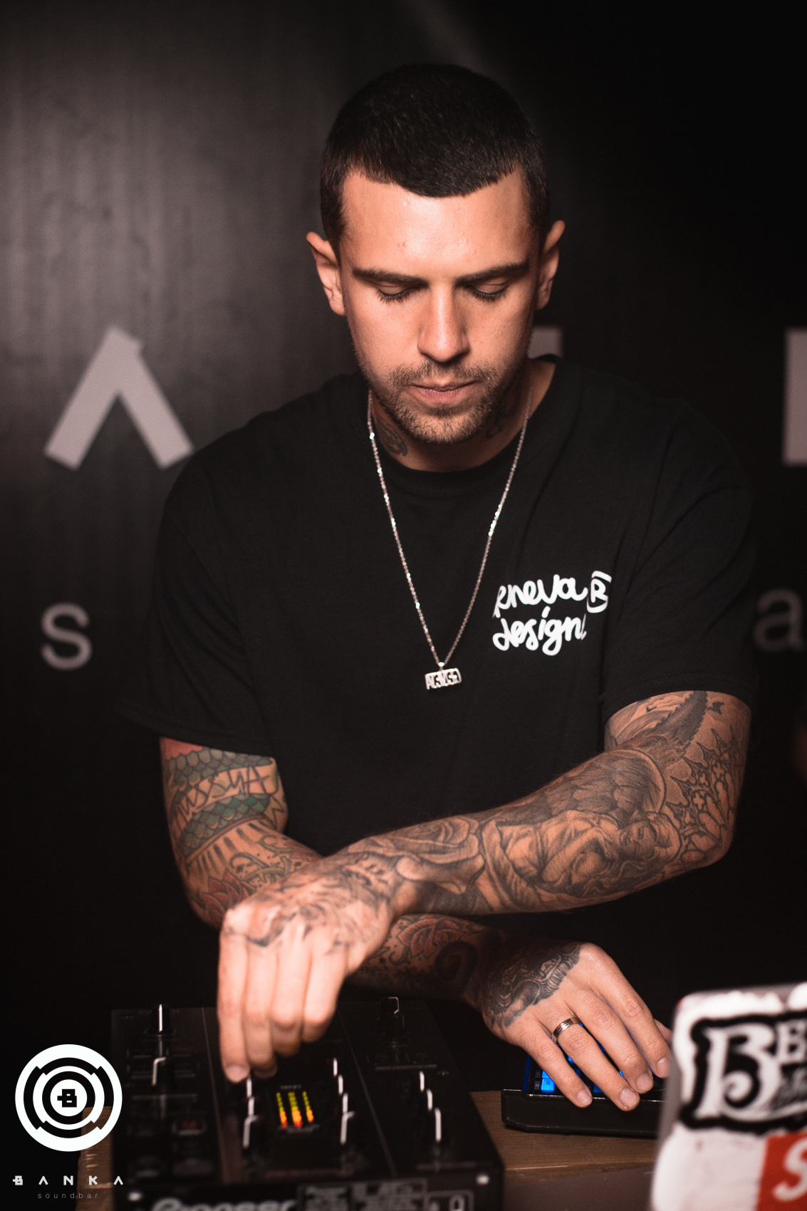 Вечеринки в ночных клубах. Свободный фотограф