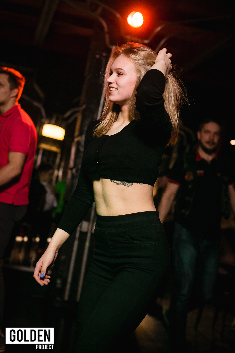 Вечеринки в ночных клубах. Свободный фотограф