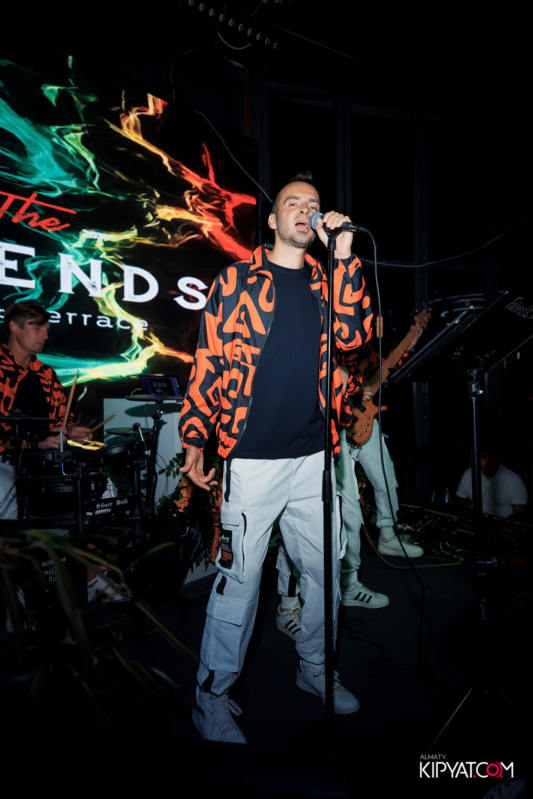 FRIENDS BAR & TERRACE. КИПЯТКОМ АЛМАТЫ!