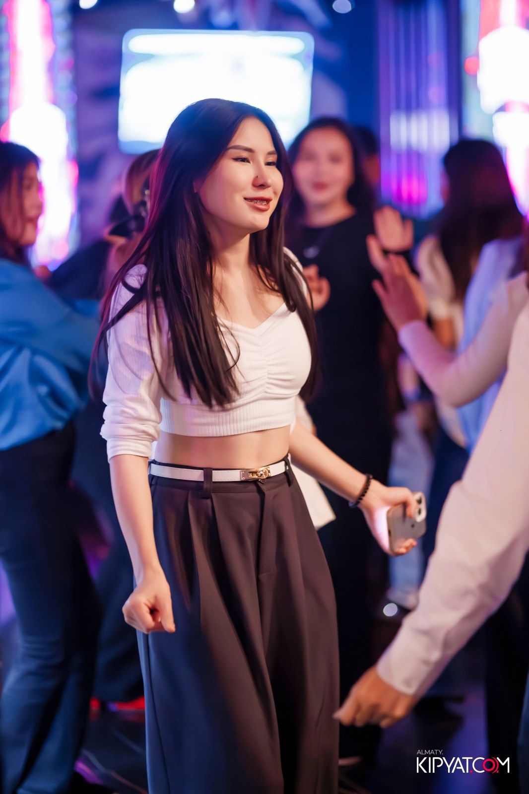 БАР ПАНАЕХАЛИ НА ТОЛЕ БИ. КИПЯТКОМ АЛМАТЫ!