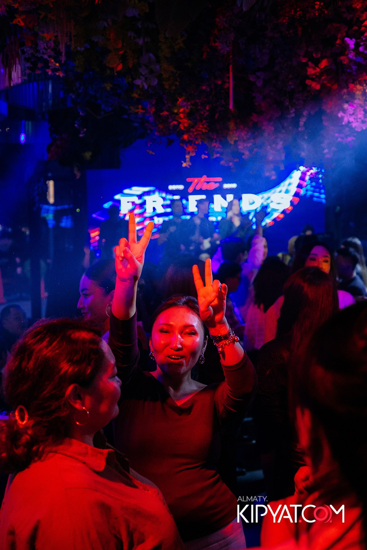 FRIENDS BAR & TERRACE. КИПЯТКОМ АЛМАТЫ! Фотосъемка мероприятий в Алматы