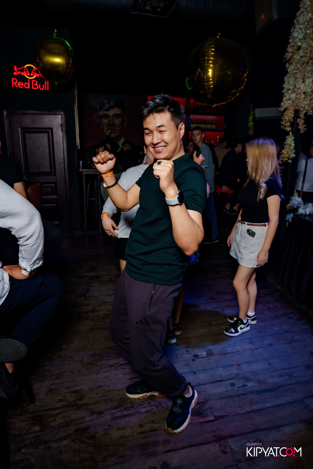 UYAT EMES BAR. КИПЯТКОМ АЛМАТЫ!