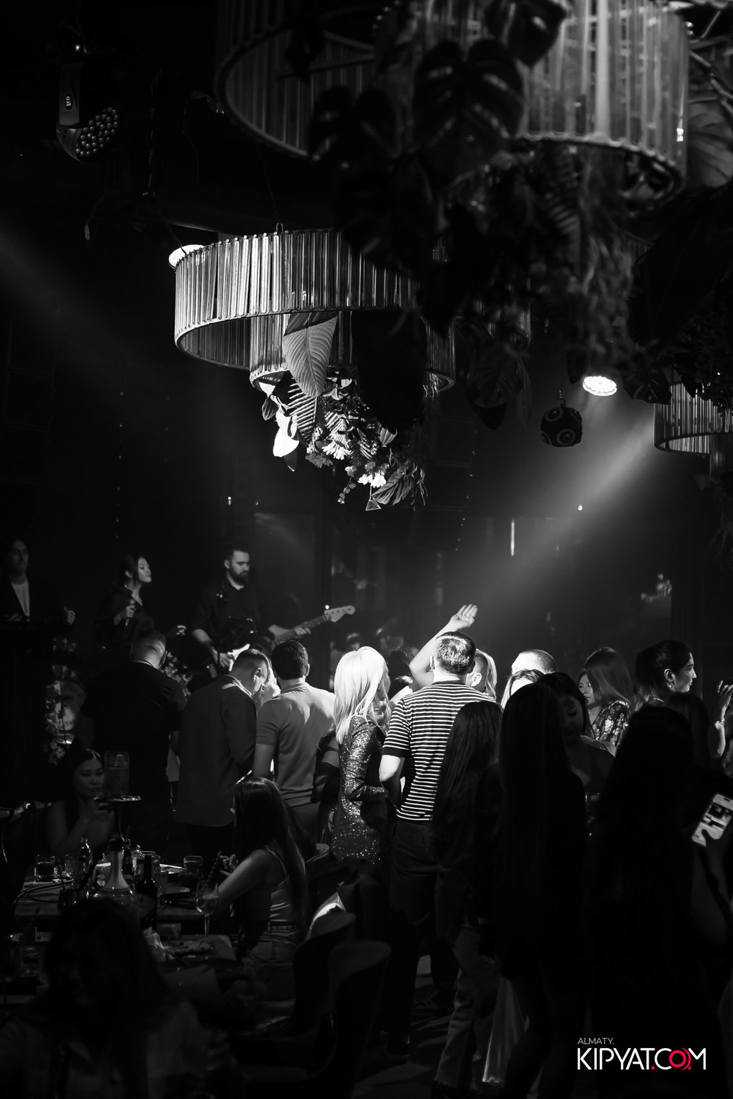 FRIENDS BAR & TERRACE. КИПЯТКОМ АЛМАТЫ!