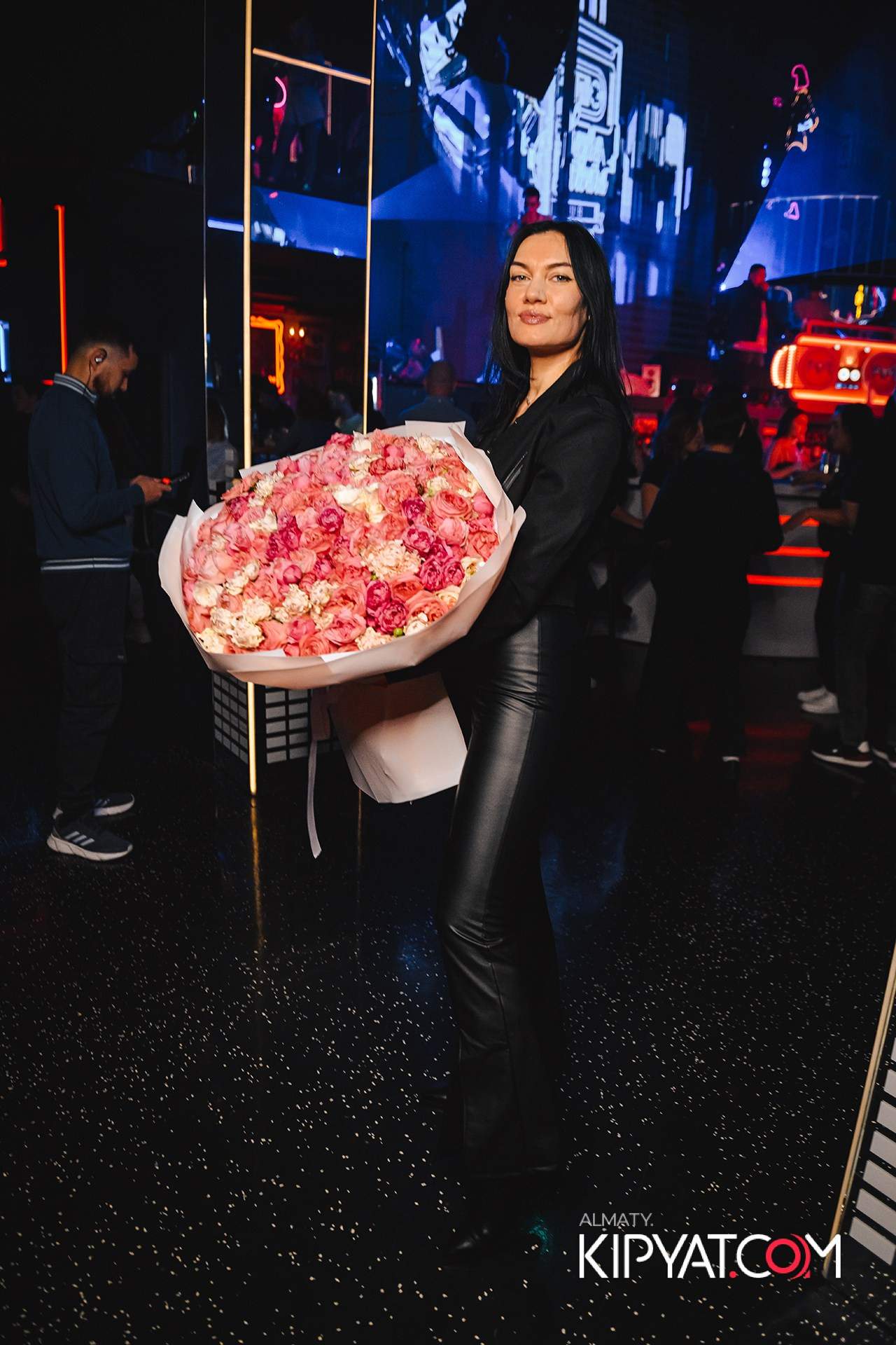 ВЫСТУПЛЕНИЕ ГРУППЫ ВИРУС SANTA BARBARA. КИПЯТКОМ АЛМАТЫ!