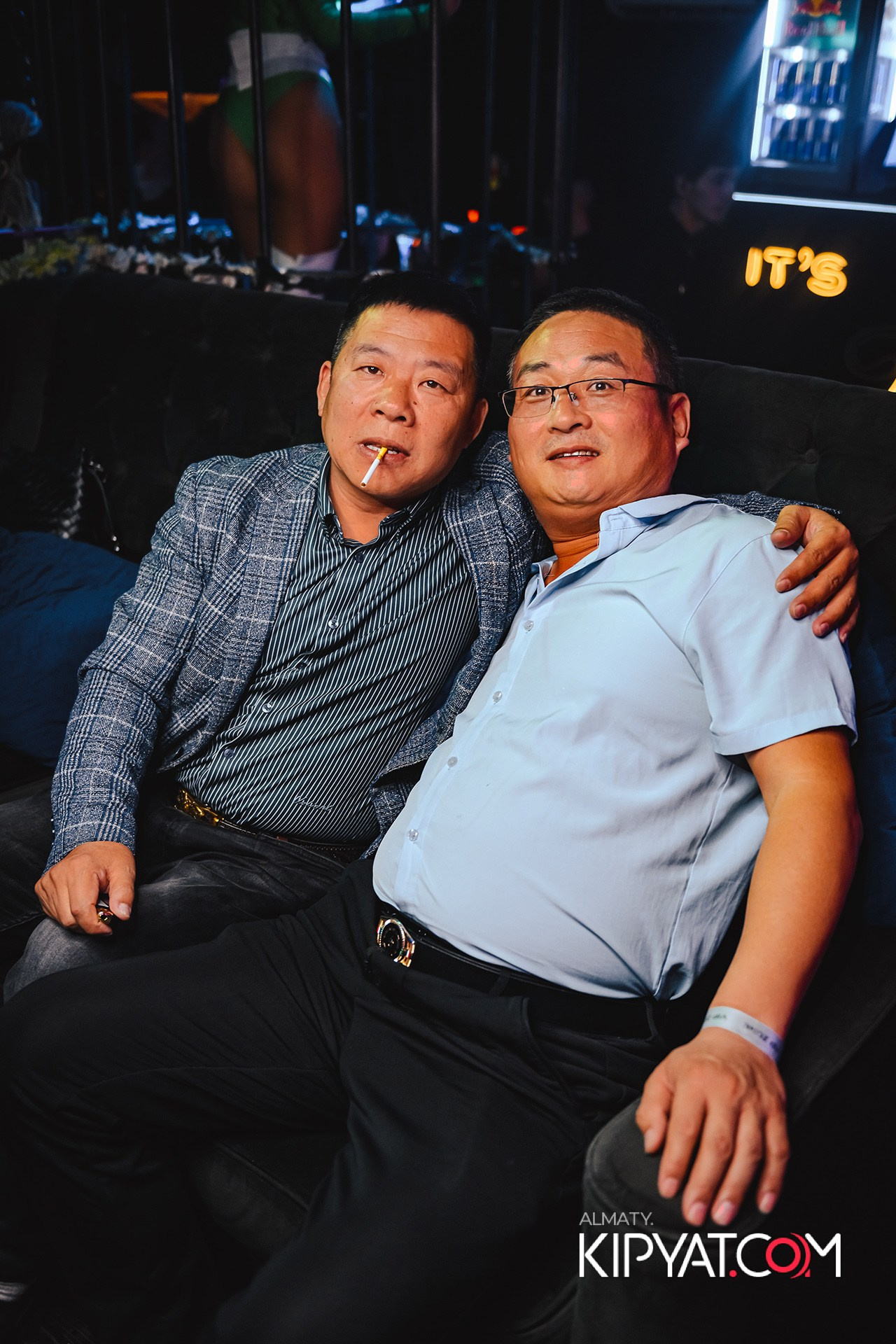 UYAT EMES BAR. КИПЯТКОМ АЛМАТЫ!