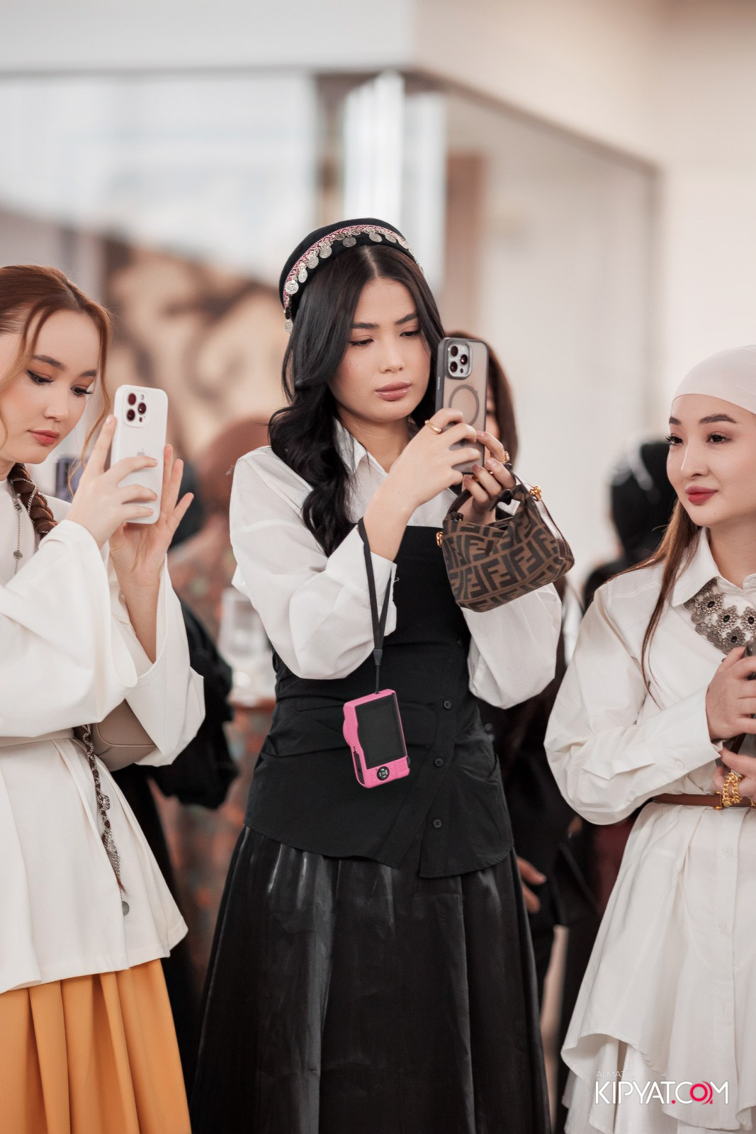 FASHION ПОКАЗ, КАЗАХСКОЙ НАЦИОНАЛЬНОЙ ОДЕЖДЫ. КИПЯТКОМ АЛМАТЫ!