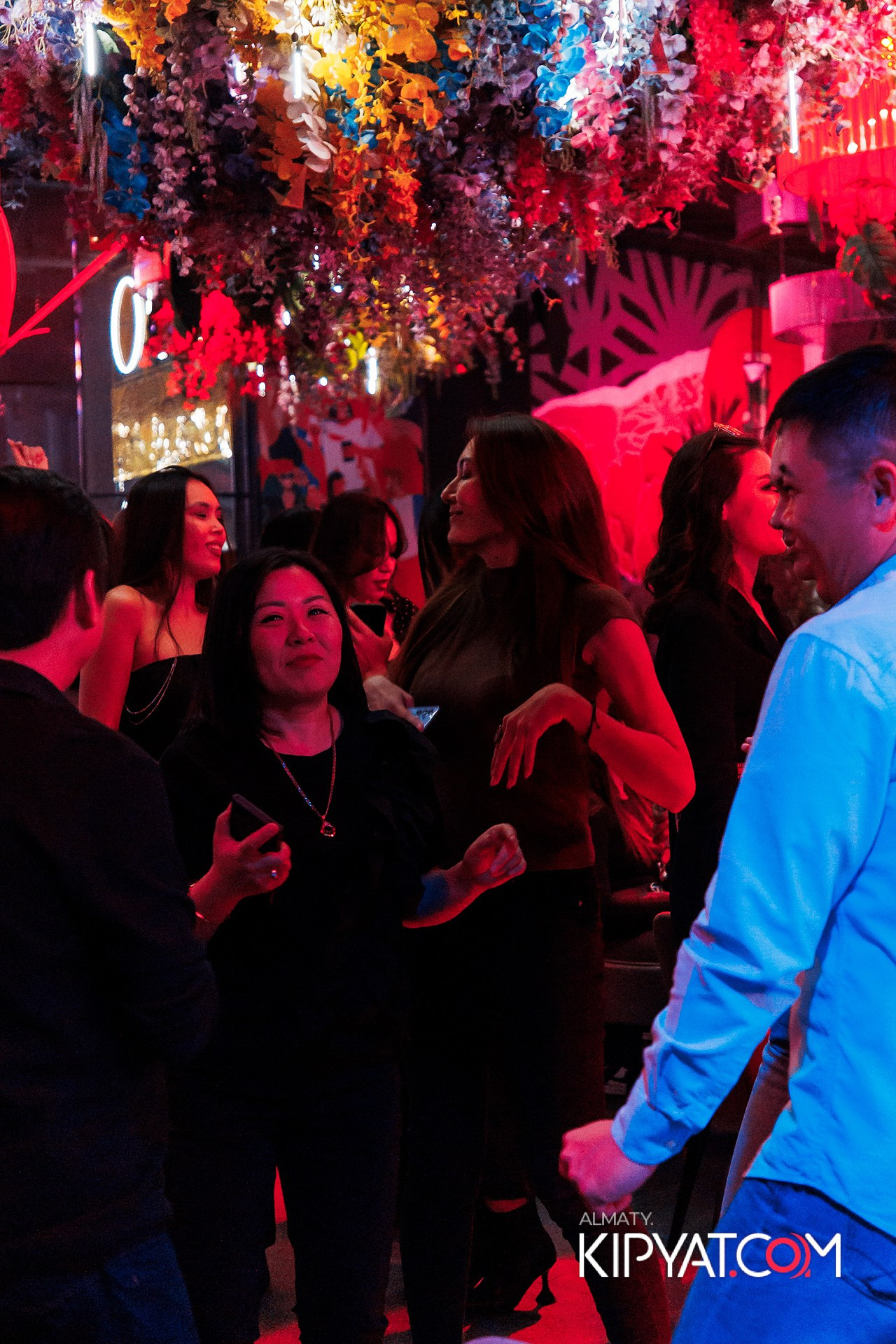 FRIENDS BAR & TERRACE. КИПЯТКОМ АЛМАТЫ! Фотосъемка мероприятий в Алматы